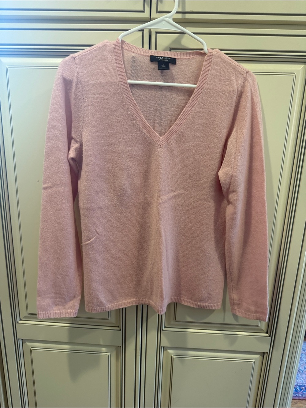 Ann Taylor  Light Pink V-Neck 100 percent cashmere Sweater
